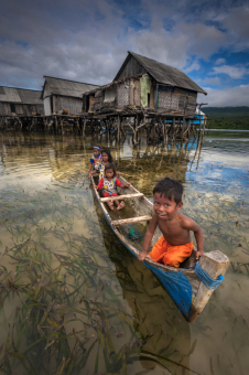 KEBAHAGIAAN ANAK BAJO