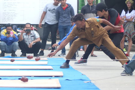 permainan gasing yang wajib dilestarikan