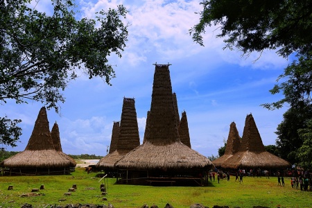 Rumah Adat Desa Ratenggaro Sumba Barat Daya