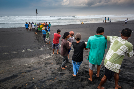 Gotong Royong Para Nelayan