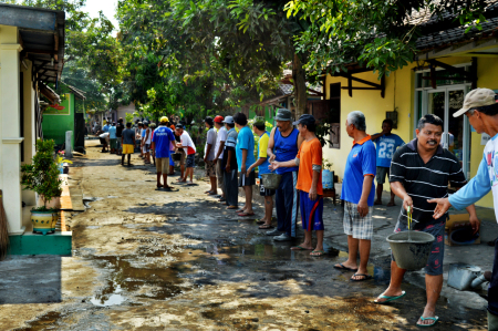 Membangun Jalan Di Kampung Ku