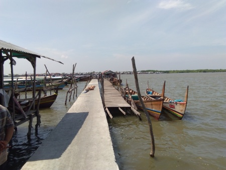 Perahu Menuju Kampung Nelayan, Belawan