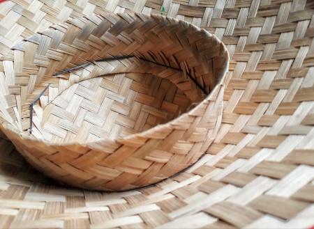 Topi anyaman bambu