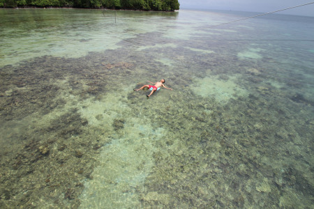 Berenang di Pulau Badalu
