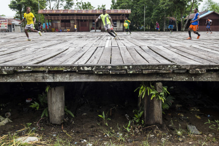 KAMPUNG DI ATAS PAPAN KAYU