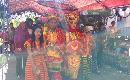 Pernikahan adat di Kampung Wakatobi