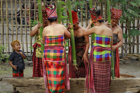 Generasi Penerus Budaya Adat Bayan