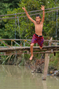 Anak Tanjung Rawang Terjun Bebas