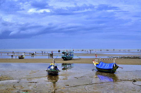 Indahnya Pantai Di Siang Hari