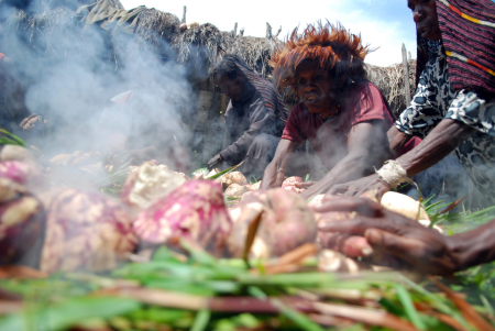 Tradisi Bakar Batu