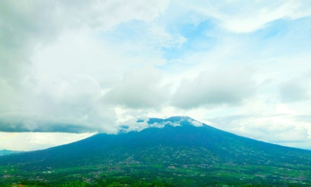 Desa Merayapi Kaki Gunung Marapi