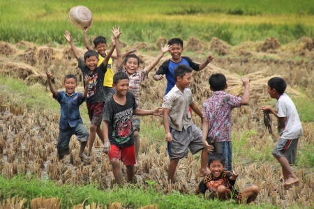 Kebahagiaan Anak Desa