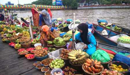 Pagi di Kawasan Pasar Terapung Banjarmasin