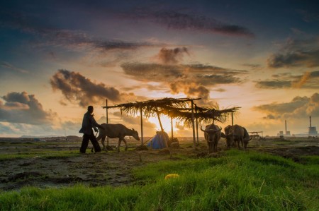 Senja berbisik dalam tekad, Alam menginspirasi dalam jiwa