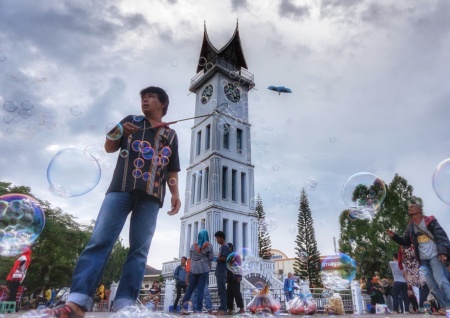 Penjual balon busa