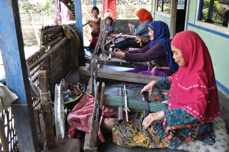 Semangat Perempuan - perempuan kampung yang Tanpa Batas