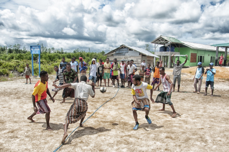 Keseruan bermain bola di kampung maibo