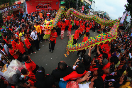 Atraksi Liong di Pesta Rakyat Bogor