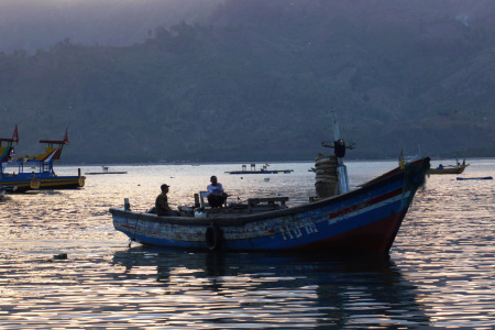 Ngobrol di atas perahu