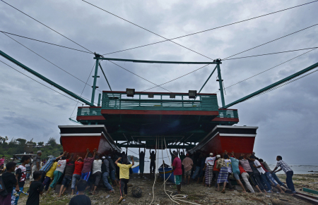 Nafas Gotong Royong di Pesisir