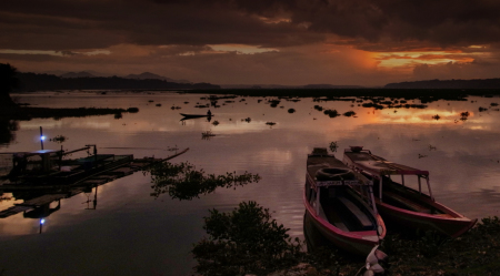 Senja di kampung nelayan waduk cirata