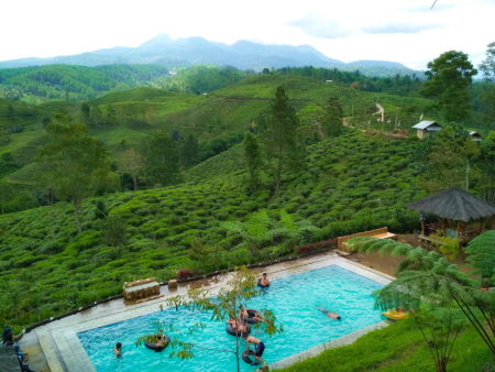 Kolam Renang Bukit Kecapi