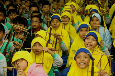 Melestarikan Budaya Angklung