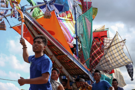 Arak-arakan Perahu Hias