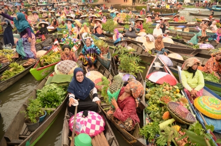 Pasar terapung lokbaintan