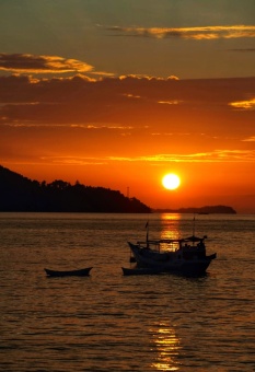 Sunset di Pantai Tanjung Batu