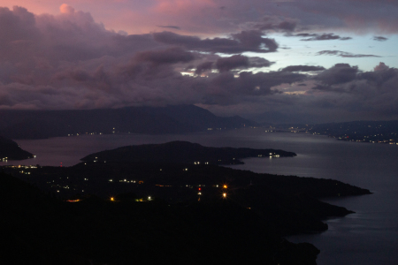 Geliat Negeri Toba