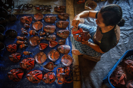 Pengrajin Topeng Batik