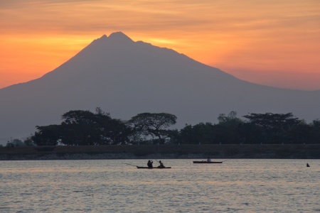 Aktivitas nelayan waduk Mulur