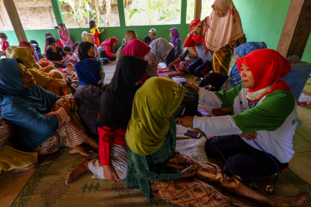 Pemeriksaan Kesehatan di Posyandu KBA kEMUNING