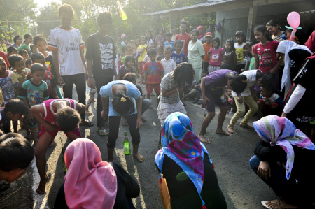 Masukan Paku dalam Botol