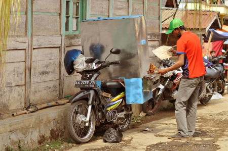 Penjual Sate Keliling bermotor