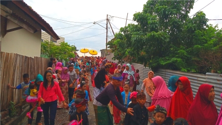 Anak-anak yang antusias mengikuti proses Ngiring Penganten