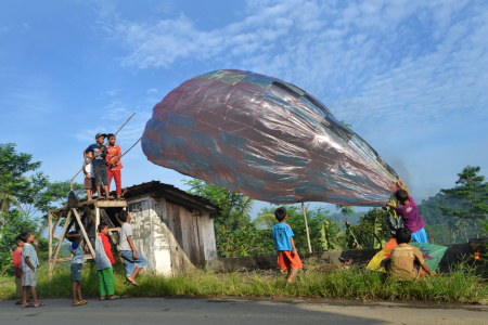 Bermain Baloon