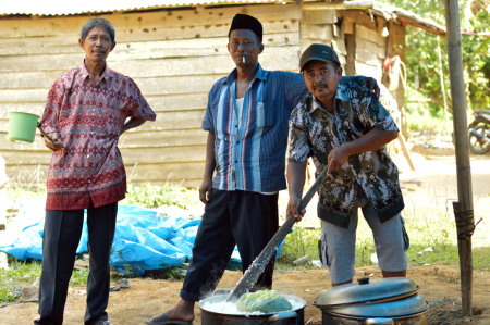 Kerukunan Membantu Tetangga