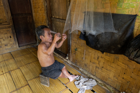 Aktivitas Membuat Jala di Kampung Baduy Luar