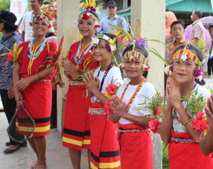 Senyum Manis Dayang-Dayang Mentawai