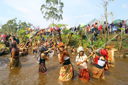 Upacara Adat Irung-Irung