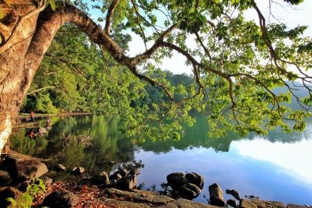 Kesejukan Danau Kastoba