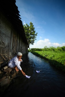 PERAHU KERTAS