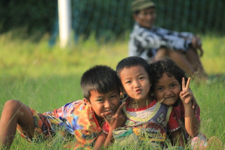 Kebahagiaan anak desa