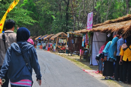 Jalan-Jalan di Desa Wisata Tradisi