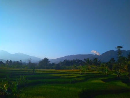 Dibawah kaki bukit