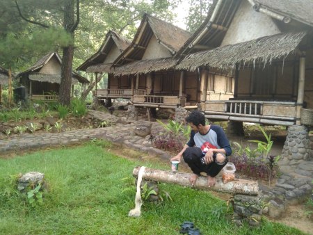 Rumah panggung khas sunda