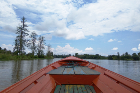 menyusuri sungai mahakam di kab kukar kaltim