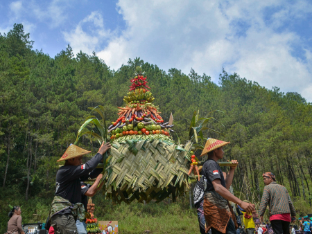 Gunungan hasil bumi